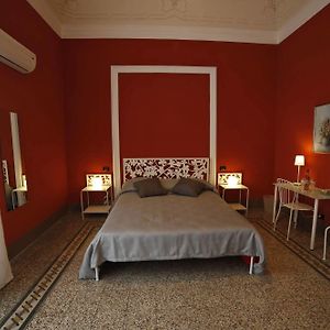 Camera con letto king size
